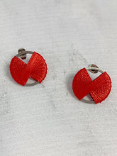 Load image into Gallery viewer, XO Earrings