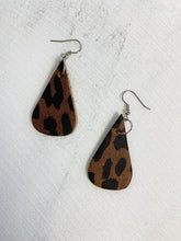 Load image into Gallery viewer, Capoeira Leather Earrings Brown Leopard Print