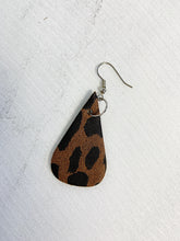 Load image into Gallery viewer, Capoeira Leather Earrings Brown Leopard Print